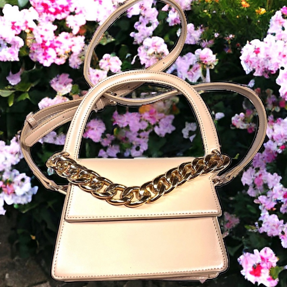 Golden purse with removable chain